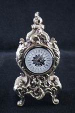 Schöne, mechanische Tischuhr / Buffetuhr aus Metall im Barockstil von Mercedes