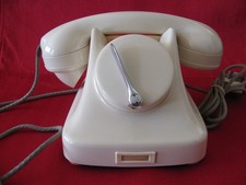 altes Telefon ohne Wählscheibe aus Dänemark  /  "Kristian Kirks Telefonfabriker"