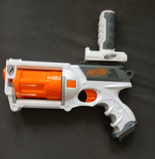 NERF N-Strike Maverick mit 4 Darts