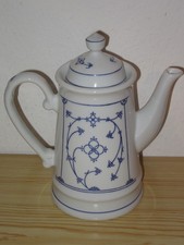 Kaffeekanne mit Deckel im Zwiebelmuster von WINTERLING / Kahla