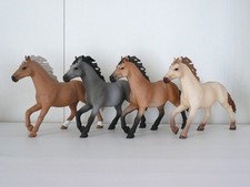 Vier neuwertige Schleich