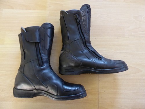 Gepflegte motorradstiefel von - gepflegte,