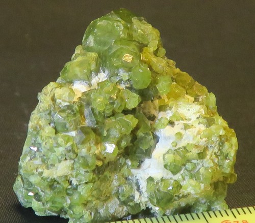 Demantoid granat tubussis - demantoid,