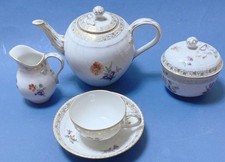 KPM Berlin - kleine Teekanne, Milch &Zucker, Tasse mit Unterer - Neuossier
