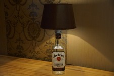 LED-Tischlampe aus einer