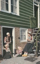 MARKEN, NIEDERLANDE, Damen in