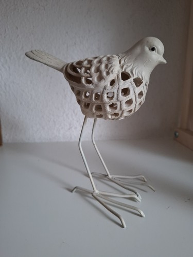 Vogel aus metall und keramik - und,
