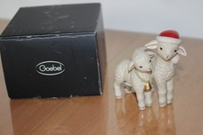 Goebel Schäfchenpaar Weihnachtsfigur aus Porzellan 8cm