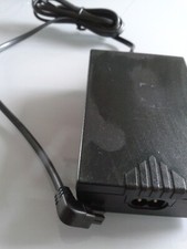 FESTSPANNUNGS-NETZTEIL 14V 1,5A  + 8V 0,7A voll stabilisiert Schaltnetzteil