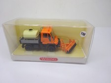 Wiking: MB Unimog U 400 mit Vorbau-Kehrmaschine Nr. 646 40 38 / 6464038 (GK16)