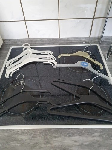 Kleine kleiderbügel gratis - 9,