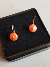 Antike Ohrringe runden Koralle