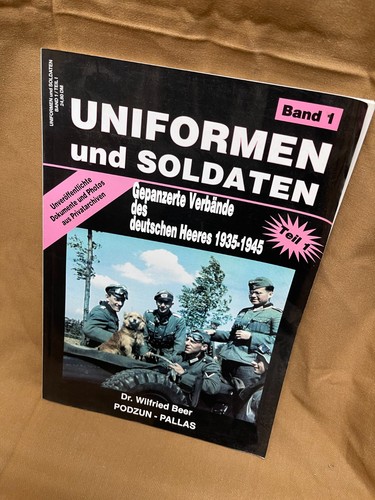 Buch uniformen soldaten - buch,