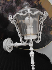 alte Wandlampe Wandleuchte Lampe Aussen- Hoflampe Metall weiß u. Glaskörper