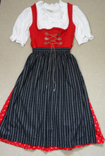Schickes Dirndl mit Bluse