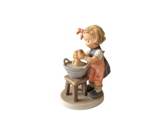 Hummel figur 319 puppenbad - figur,