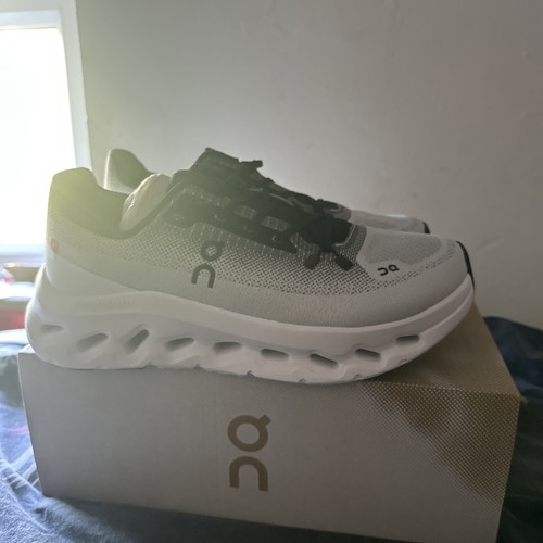 Schuhe paar cloud - schuhe, on