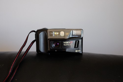 Yashica point shoot - t3,