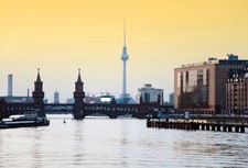 Wandbild: Berliner Oberbaumbrucke mit Fernsehturm bei Sonnenuntergang (6837845)