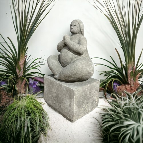 Yoga dame auf sockel - yoga,