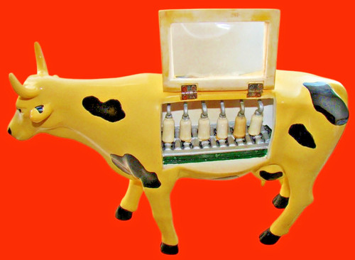 Cowparade kuh mit melkanlage - cowparade,