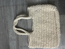 Gehäkelte Handtasche beige