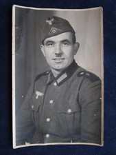 WH-Portraifoto Soldat in Feldbluse  mit Schiffchen Panzerjäger