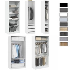 Offener Kleiderschrank