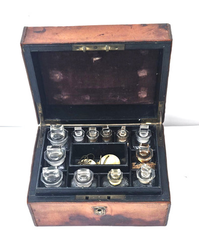 Apothekerschrank und inhalt - apothekerschrank, inhalt.