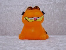 NfVrZg - Garfield Design