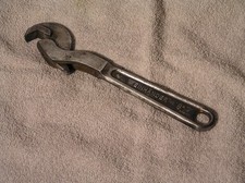 Verstellbarer selbstjustierender Schraubenschlüssel "Einhänder"