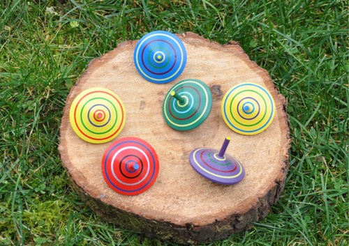 Kleiner kreisel mit streifen - kreisel,