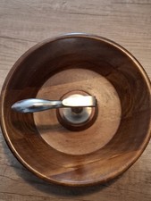 Nussknacker mit Holzschale