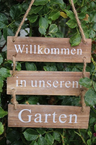 Kleines holzschild willkommen - holzschild, "willkommen