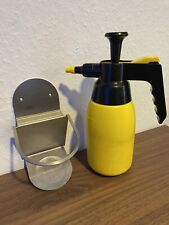 1L PUMPSPRÜHFLASCHE DRUCKPUMP SPRÜHFLASCHE mit Edelstahl-Wandhalterung