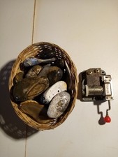 Kinder Kaufladen Zubehör Körbchen mit Trommelsteinen plus Spieluhr 300 g