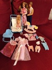XXL Alte Barbie Heart Family Sammlung Buggy Mom Dad Baby Kleidung Mattel 80er...