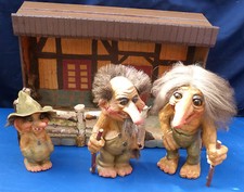 8673. Holz Unterstand mit Trollen  -  Troll  -  Nyform  -  3 Stück