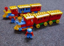 Lego Duplo Schiebezug Eisenbahn Lokomotive Lok mit 4 Personenwagen + Figuren