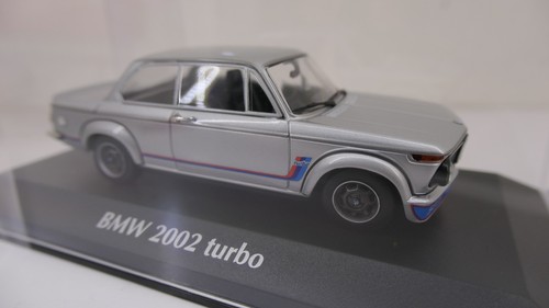 Maxichamps bmw 2002 - 1:43,