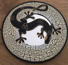 Gecko Wandschmuck geschnitzt auf Holzplatte mit Spiegel Bali Kunst