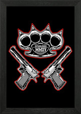 knuckle and gun Gerahmtes