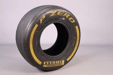 Formel 1 Reifen Pirelli P Zero gelb / yellow Soft 245/660-13