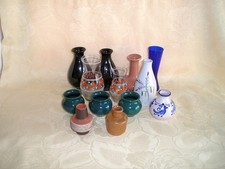 Konvolut 13 kleine Vasen Höhe ca. 5 - 12,5 cm Deko
