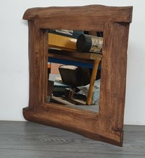 Dunkler kleiner Spiegel mit