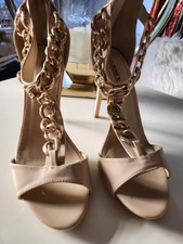 High Heels Pumps Beige Lackleder Goldkette Größe 39 NEU