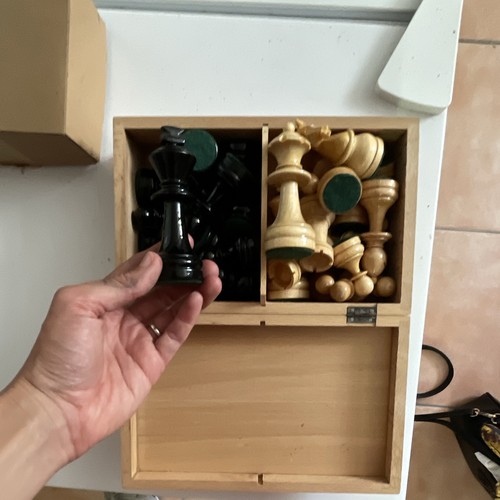 Schachfiguren aus holz - aus,