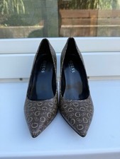 Elegante Guess Pumps – braun