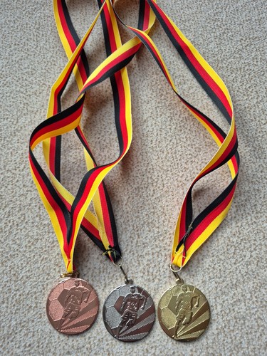 Medaillen fussball den - 3,