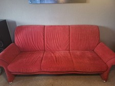 Couch 3er (2,10 x 0,8 m)  Couch 2er  (1,50 x 0,8 m) Farbe Rot, guter Zustand. 